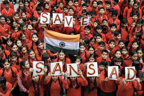 12 दिसंबर 2011: तस्वीरों में देखें दिनभर की बड़ी खबरें | पढ़ें