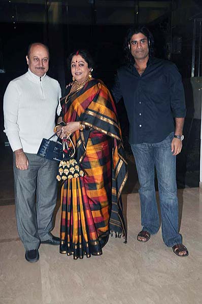 फराह खान की हाऊस वार्मिंग पार्टी में सितारे | बोल्‍ड होती बालाएं