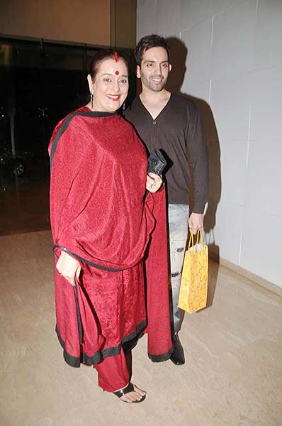 फराह खान की हाऊस वार्मिंग पार्टी में सितारे | बोल्‍ड होती बालाएं