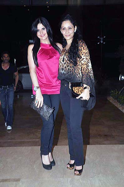 फराह खान की हाऊस वार्मिंग पार्टी में सितारे | बोल्‍ड होती बालाएं