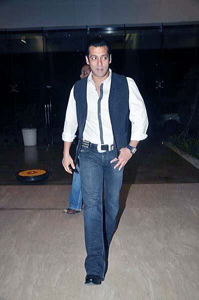 फराह खान की हाऊस वार्मिंग पार्टी में सितारे | बोल्‍ड होती बालाएं