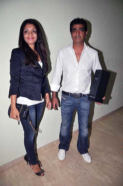 फराह खान की हाऊस वार्मिंग पार्टी में सितारे | बोल्‍ड होती बालाएं