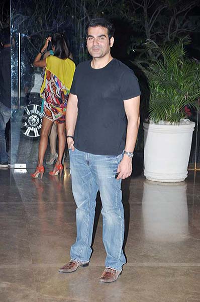 फराह खान की हाऊस वार्मिंग पार्टी में सितारे | बोल्‍ड होती बालाएं