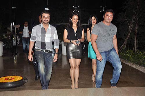 फराह खान की हाऊस वार्मिंग पार्टी में सितारे | बोल्‍ड होती बालाएं