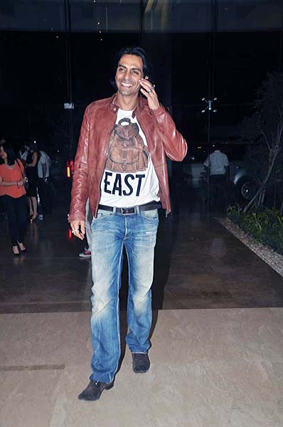 फराह खान की हाऊस वार्मिंग पार्टी में सितारे | बोल्‍ड होती बालाएं