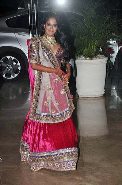 फराह खान की हाऊस वार्मिंग पार्टी में सितारे | बोल्‍ड होती बालाएं