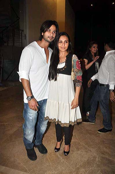 फराह खान की हाऊस वार्मिंग पार्टी में सितारे | बोल्‍ड होती बालाएं