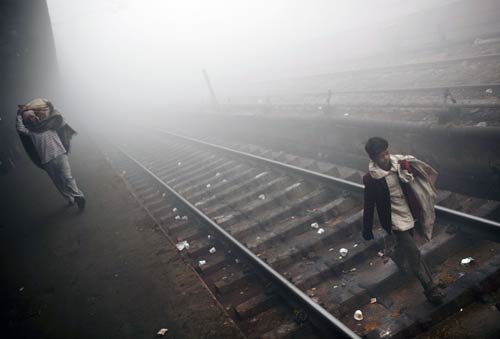 कोहरे की चादर में लिपटा उत्तर भारत | वीडियो: बड़ा घना कोहरा है