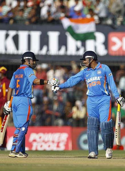 तस्वीरों में देखें सहवाग ने कैसे लगाया दोहरा शतक