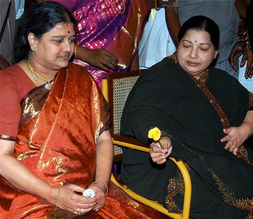 19 दिसंबर 2011: तस्वीरों में देखें दिनभर की बड़ी खबरें | पढ़ें