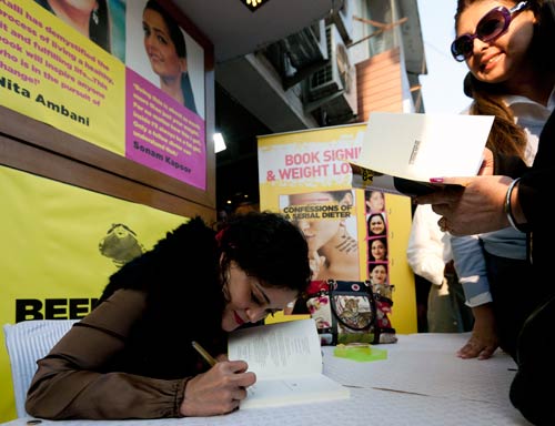 लेखिका कली पुरी ने किया 'कन्फेशंस ऑफ अ सीरियल डायटर' का प्रमोशन