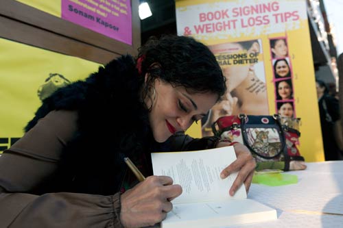 लेखिका कली पुरी ने किया 'कन्फेशंस ऑफ अ सीरियल डायटर' का प्रमोशन