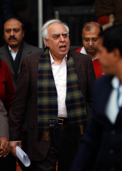 19 दिसंबर 2011: तस्वीरों में देखें दिनभर की बड़ी खबरें | पढ़ें