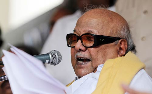 12 दिसंबर 2011: तस्वीरों में देखें दिनभर की बड़ी खबरें | पढ़ें