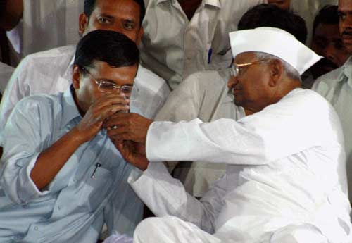 28 दिसंबर 2011: तस्‍वीरों में देखें दिनभर की बड़ी खबरें | पढ़ें