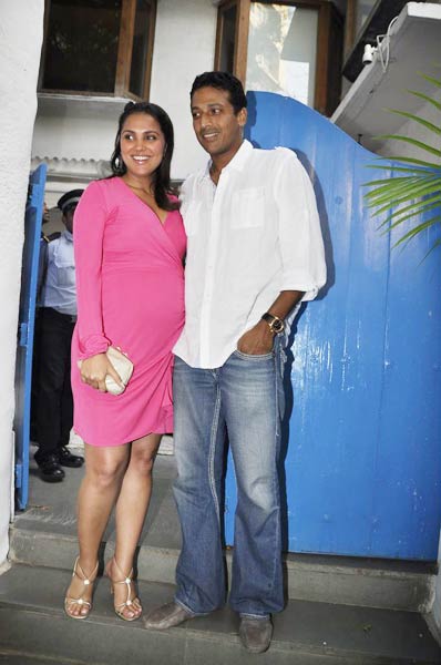 अभिनेत्री लारा दत्ता की हुई गोदभराई |  लारा के जलवे