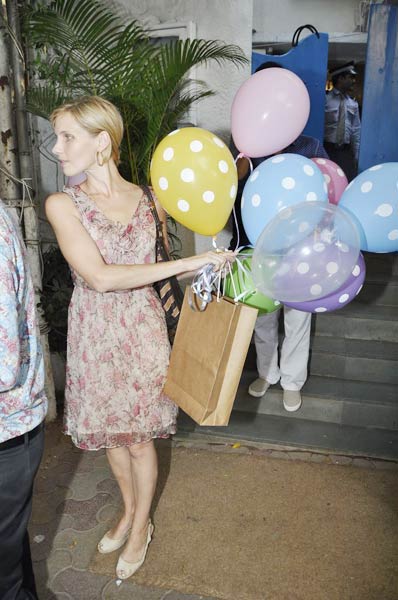 अभिनेत्री लारा दत्ता की हुई गोदभराई |  लारा के जलवे