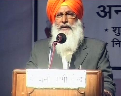 फोटो: देखें अन्ना के अनशन में किसने क्या कहा...