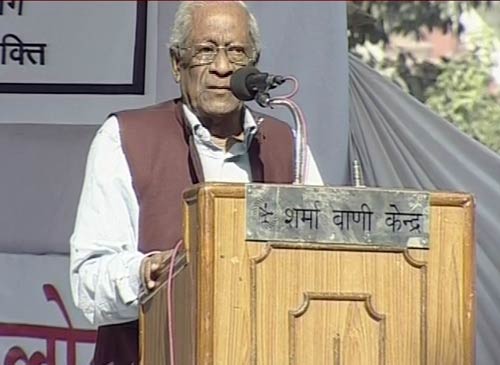 फोटो: देखें अन्ना के अनशन में किसने क्या कहा...