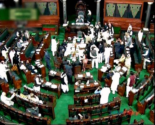 15 दिसंबर 2011: तस्वीरों में देखें दिनभर की बड़ी खबरें | पढ़ें