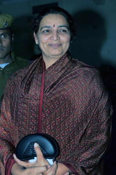 19 दिसंबर 2011: तस्वीरों में देखें दिनभर की बड़ी खबरें | पढ़ें