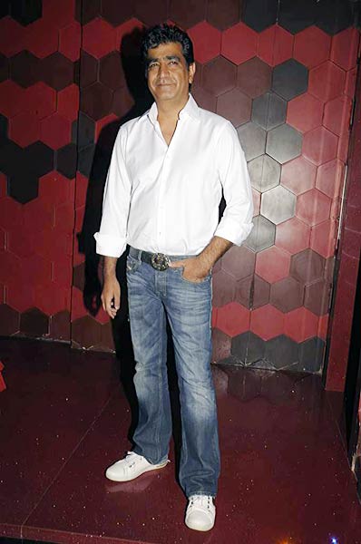 मधुरिमा निगम ने लॉन्‍च किया मैन्‍सवेयर | रैंप पर सितारे