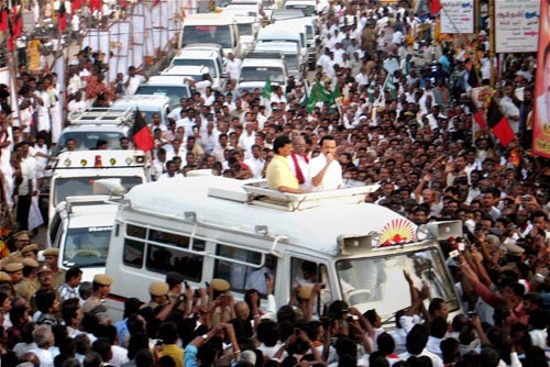 14 दिसंबर 2011: तस्वीरों में देखें दिनभर की बड़ी खबरें | पढ़ें