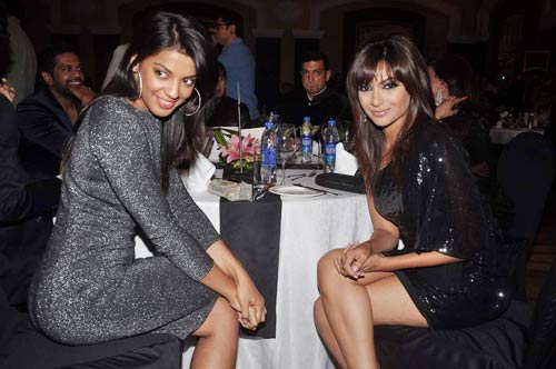 मोस्ट स्टाइलिश हसीनाओं की परेड | बोल्‍ड होती बालाएं