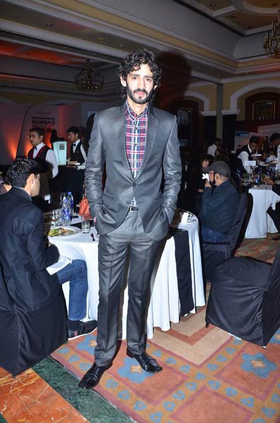 मोस्ट स्टाइलिश हसीनाओं की परेड | बोल्‍ड होती बालाएं