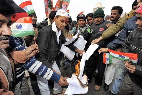 22 दिसंबर 2011: तस्वीरों में देखें दिनभर की बड़ी खबरें | पढ़ें