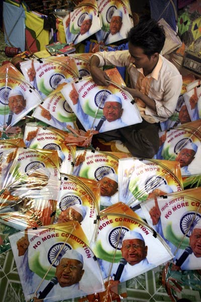 21 दिसंबर 2011: तस्वीरों में देखें दिनभर की बड़ी खबरें | पढ़ें