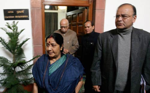 21 दिसंबर 2011: तस्वीरों में देखें दिनभर की बड़ी खबरें | पढ़ें