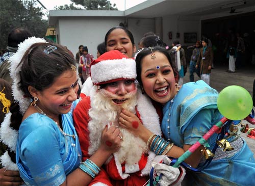 21 दिसंबर 2011: तस्वीरों में देखें दिनभर की बड़ी खबरें | पढ़ें