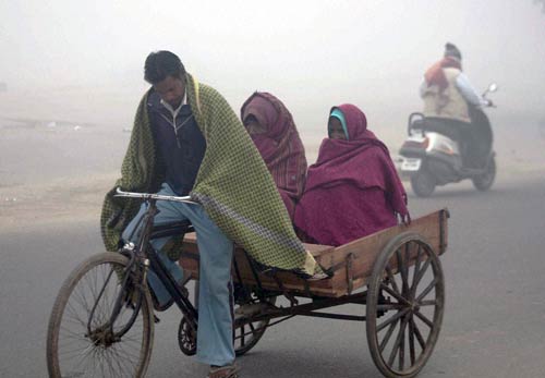 21 दिसंबर 2011: तस्वीरों में देखें दिनभर की बड़ी खबरें | पढ़ें