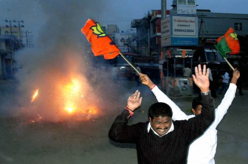 22 दिसंबर 2011: तस्वीरों में देखें दिनभर की बड़ी खबरें | पढ़ें