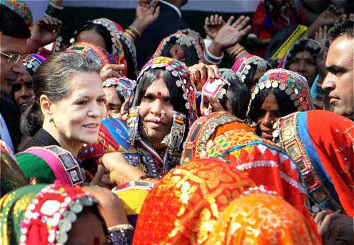 16 दिसंबर 2011: तस्वीरों में देखें दिनभर की बड़ी खबरें | पढ़ें