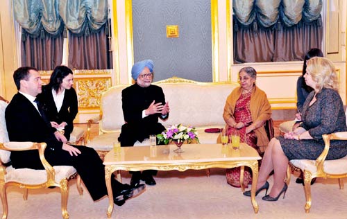 16 दिसंबर 2011: तस्वीरों में देखें दिनभर की बड़ी खबरें | पढ़ें