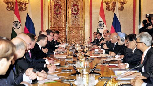 16 दिसंबर 2011: तस्वीरों में देखें दिनभर की बड़ी खबरें | पढ़ें