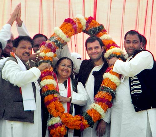 16 दिसंबर 2011: तस्वीरों में देखें दिनभर की बड़ी खबरें | पढ़ें