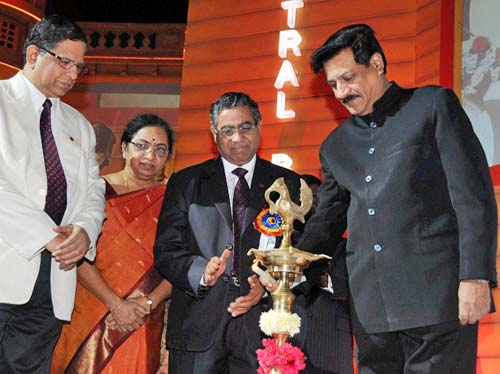 26 दिसंबर 2011: तस्वीरों में देखें दिनभर की बड़ी खबरें | पढ़ें