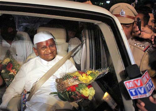 26 दिसंबर 2011: तस्वीरों में देखें दिनभर की बड़ी खबरें | पढ़ें