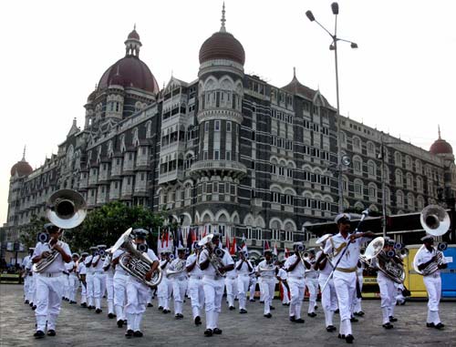 01 दिसंबर 2011: तस्‍वीरों में देखें दिनभर की बड़ी खबरें | पढ़ें