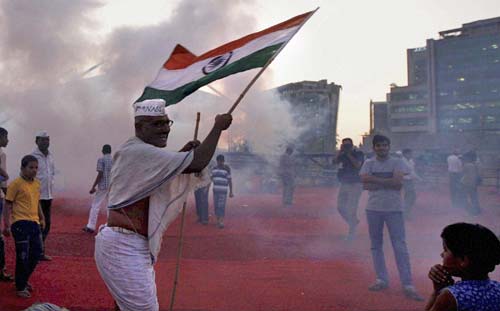 26 दिसंबर 2011: तस्वीरों में देखें दिनभर की बड़ी खबरें | पढ़ें