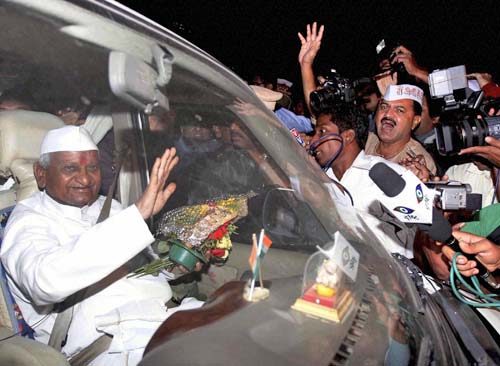 26 दिसंबर 2011: तस्वीरों में देखें दिनभर की बड़ी खबरें | पढ़ें