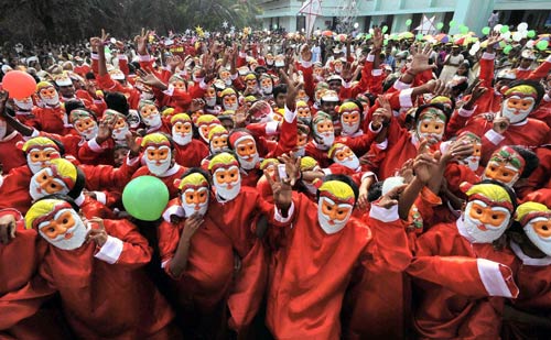 24 दिसंबर 2011: तस्वीरों में देखें दिनभर की बड़ी खबरें | पढ़ें