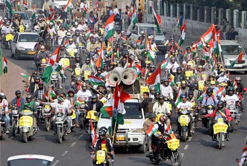 04 दिसंबर 2011: तस्‍वीरों में देखें दिनभर की बड़ी खबरें | पढ़ें