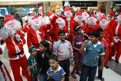 24 दिसंबर 2011: तस्वीरों में देखें दिनभर की बड़ी खबरें | पढ़ें