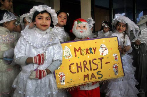 24 दिसंबर 2011: तस्वीरों में देखें दिनभर की बड़ी खबरें | पढ़ें