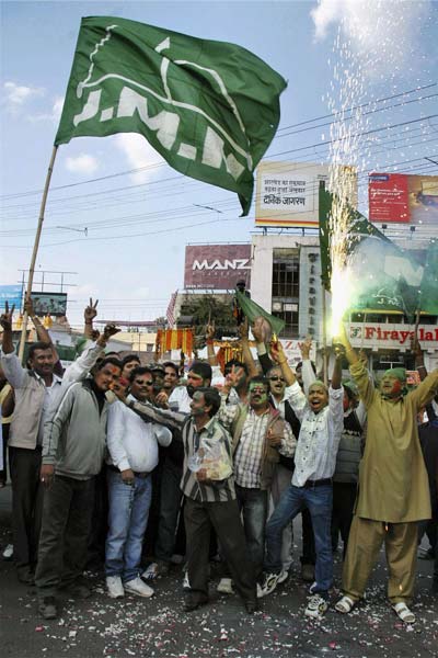 04 दिसंबर 2011: तस्‍वीरों में देखें दिनभर की बड़ी खबरें | पढ़ें