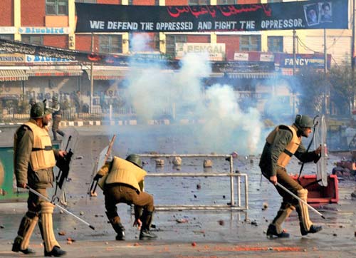 04 दिसंबर 2011: तस्‍वीरों में देखें दिनभर की बड़ी खबरें | पढ़ें